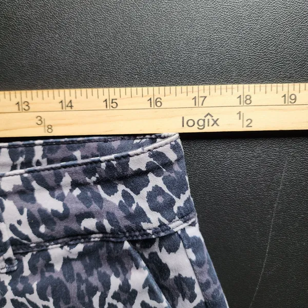 Isaac Mizrahi Mixed Grey Leopard Print Preppy Cotton Stretch Shorts‎ 8 - Image 6