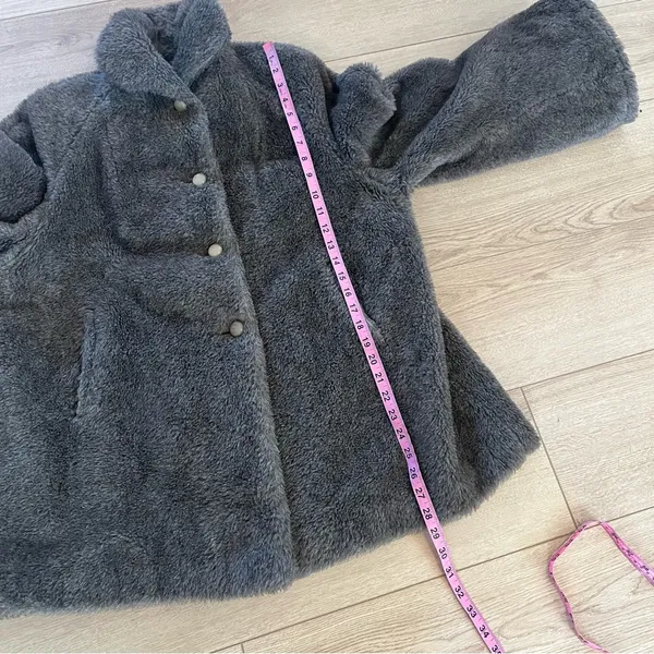 Vintage Women’s Four Button Fur Coat Bell Sleeve Size 46” Chest M/L - Image 5