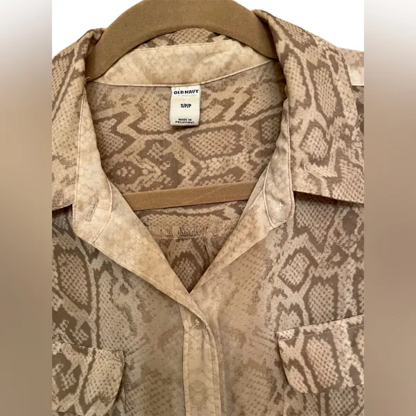 Old Navy Beige Tan Brown Snakeskin Sheer Button Down Long Sleeve Blouse Sz S/P - Image 4