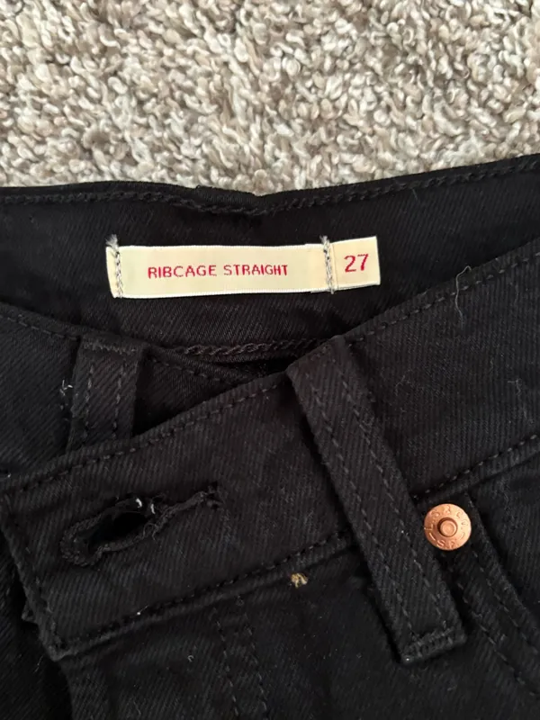 Levi’s Black Jeans Ribcage Straight  - Image 6