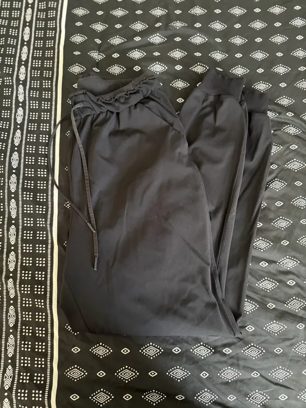 Lululemon Joggers - Image 4