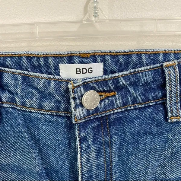 BDG Betty High Rise Distressed Raw Hem Wide Leg Cropped Culotte‎ Jeans Sz 28 - Image 4