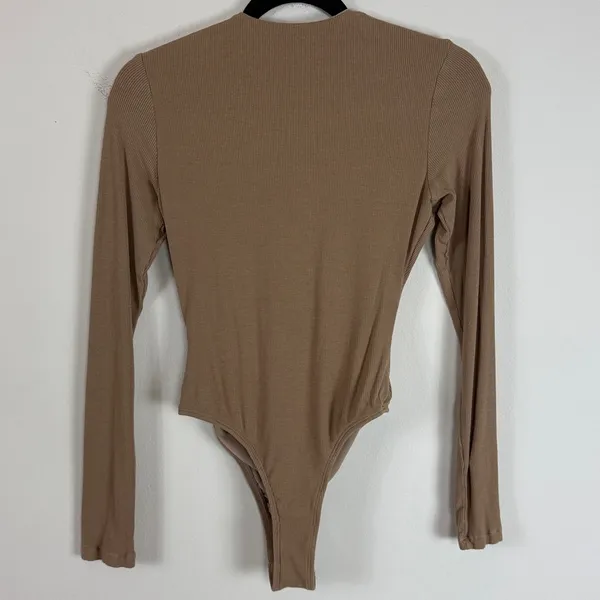 White Fox Ribbed High Neck‎ Long Sleeve Bodysuit in Tan Size Medium - Image 6