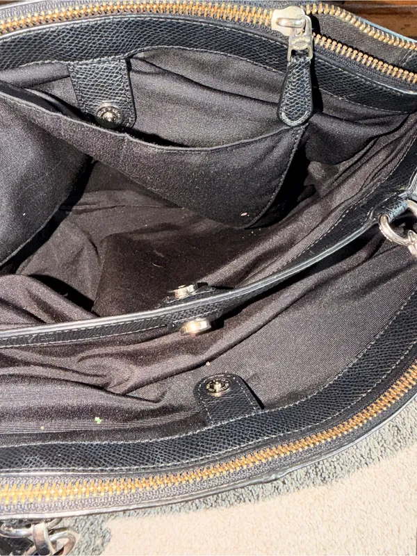 Authentic Coach Black Pebbled Leather Top-Handle Shoulder Bag with Gold Hardware - Image 12