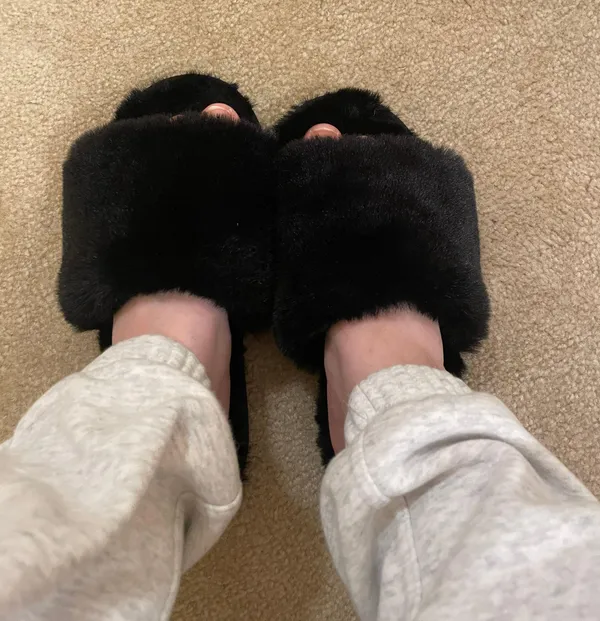 Fluffy Black Slippers Size 7 - Image 3