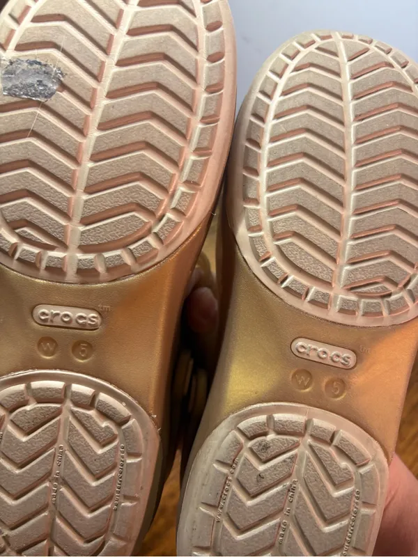 Crocs gold mules size 5 - Image 6