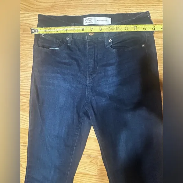 Signature Levis Women's size 2M w26 L32 Dark blue Mid rise Boot Cut Jeans - Image 5