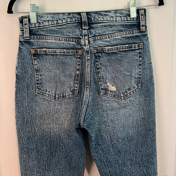 💌 Abercrombie & Fitch The Mom High Rise Distressed Jean - Image 2
