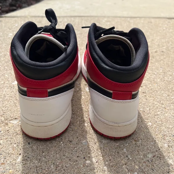 Air Jordan 1 Mid GS 'Chicago' Size 7y Women’s Size 8.5 - Image 5