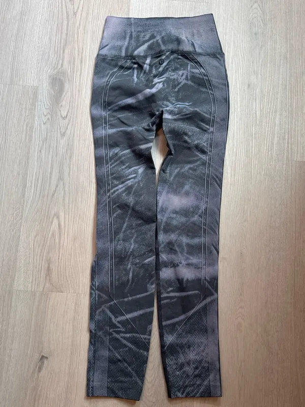 lululemon athletica Black & Gray Tie-Dye Leggings - Image 3