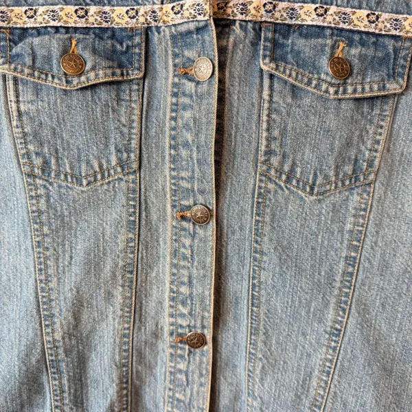 VTG Cherokee 100% Cotton Denim Vest S Blue Floral Trim Button Front Y2K Festival - Image 2