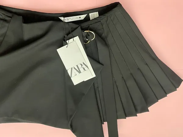 ZARA Mini Pleated Skirt Black - Image 4