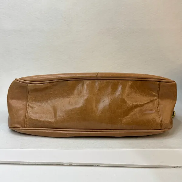 Hobo International Marilyn Shoulder Bag Tan Light Brown Gold Tone Hardware - Image 9