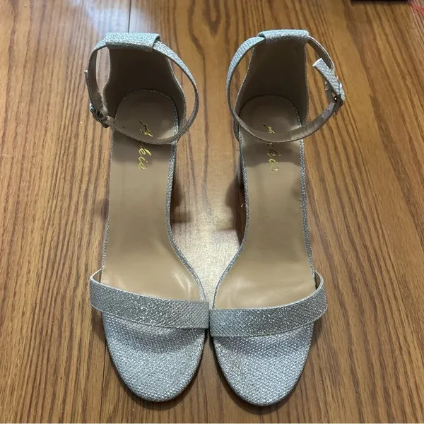 NEW Ankis Silver Glitter 4” Heel Pumps Chunky Strappy Women’s Size 7.5 - Image 3