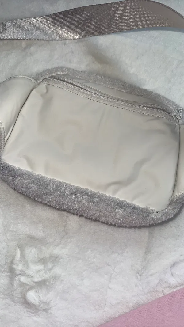 Lululemon Belt Bag Fleece Ivory - Image 3