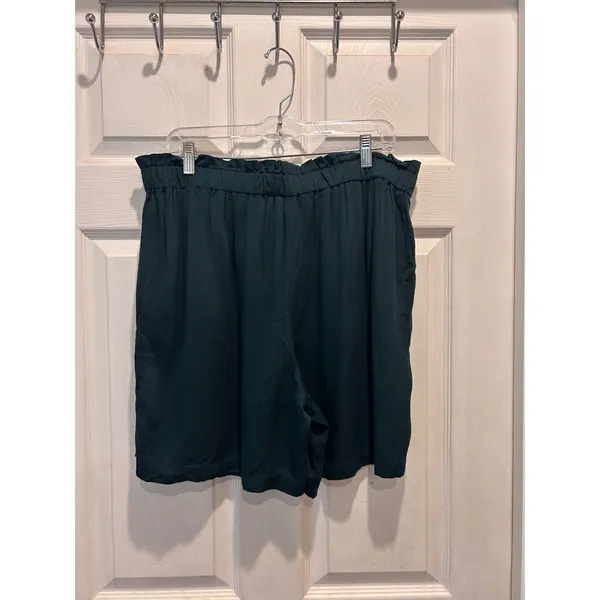 Maurices Dark Green Paperbag Waist‎ Shorts Women 16W Rayon Tie Pocket Resortwear - Image 4