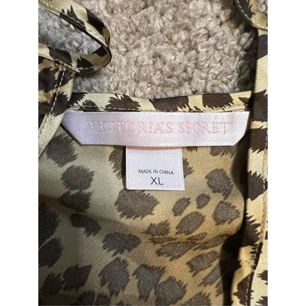 Victoria's Secret Women’s Satin Animal Print Top. Size XL - Image 5