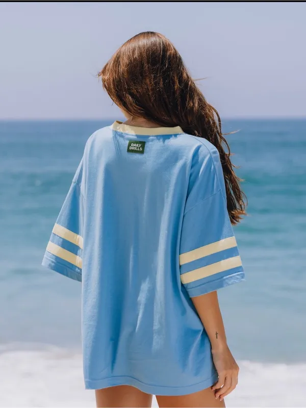 Daily Drills Playmaker Tee in Malibu & Lemonade - Image 3