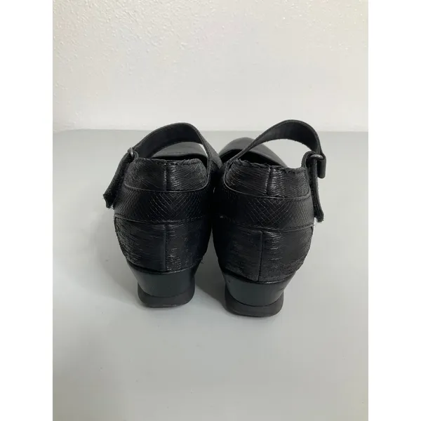 OTBT Companion Black Leather Mary Jane Wedge Shoes 8M 17F935‎ - Image 4