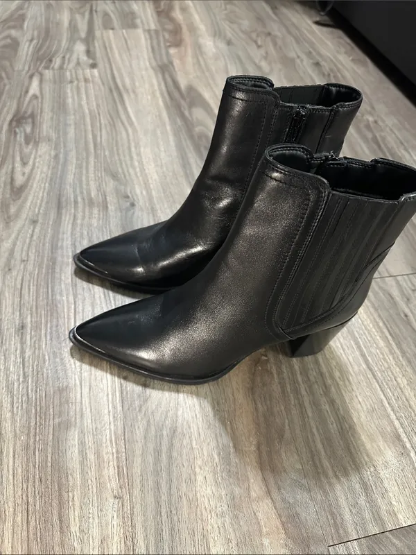 House of Harlow 1960 Black Leather Chelsea Ankle Boots - Image 7