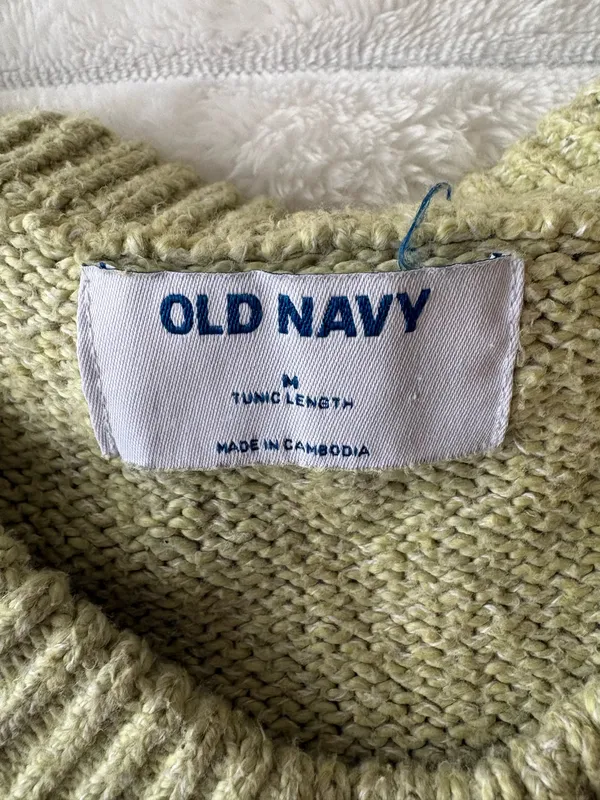 Old Navy Green Sweater Size Medium - Image 2