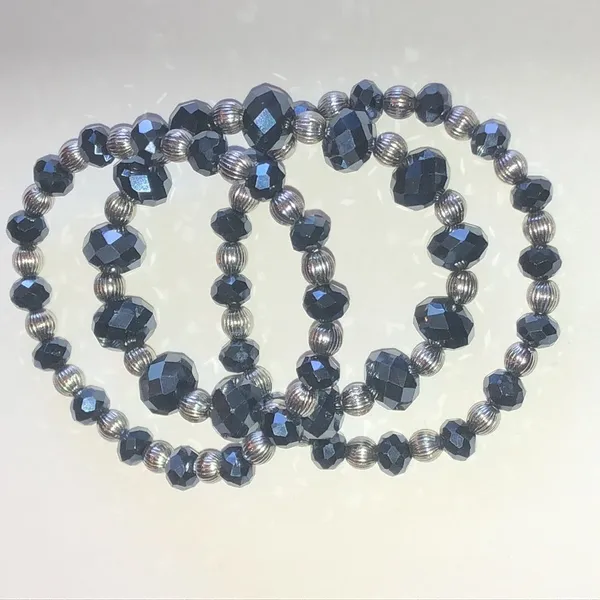 Black Metallic Faceted Bead Stretch Bracelet with Silver Tone Accent Beads - Image 4
