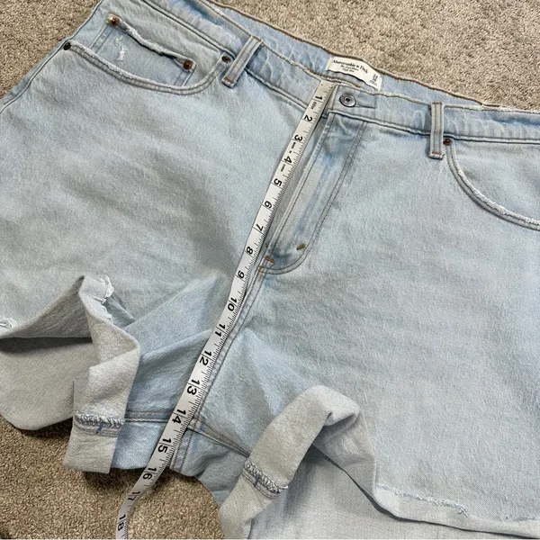 Abercrombie & Fitch Curve Love The Dad Short High Rise Cuff Hem Light Wash 34/18 - Image 14