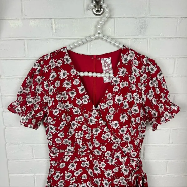 Sadie & Sage Red White Floral Pattern Wrap Style Dress Size S - Image 7