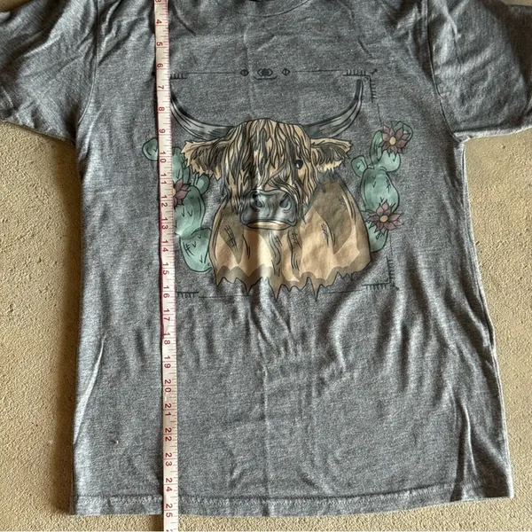 Gray Short Sleeve Tee with Whimsical Cat Design - Image 7