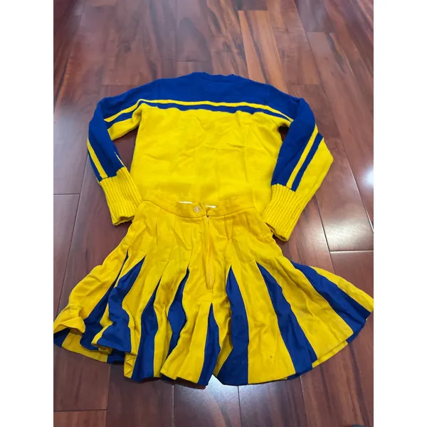 Vintage 1982 sweater/skirt cheer uniform small - Image 7