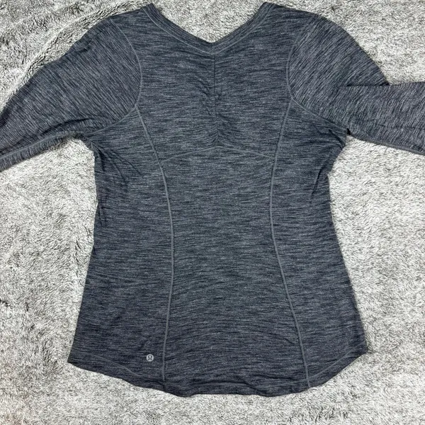 Lululemon 5 Mile Long Sleeve Women's 8/10 - Image 5