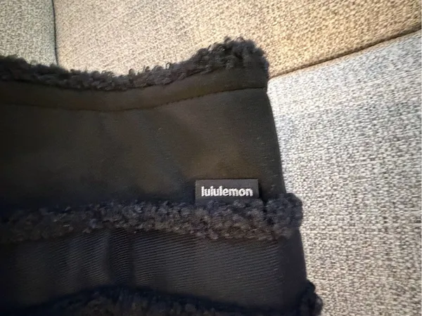 Lululemon Boxy Tote Bag 10L Faux Shearling Trims black sold out online NWT - Image 9