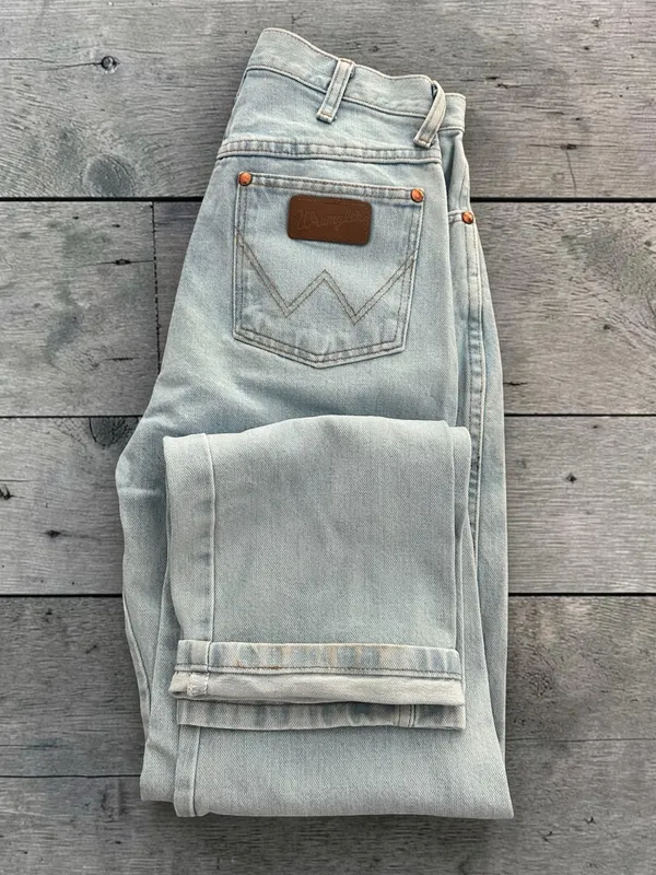 Vintage Wrangler Women's Light Wash Straight Leg Jeans - Pale Blue - Image 2