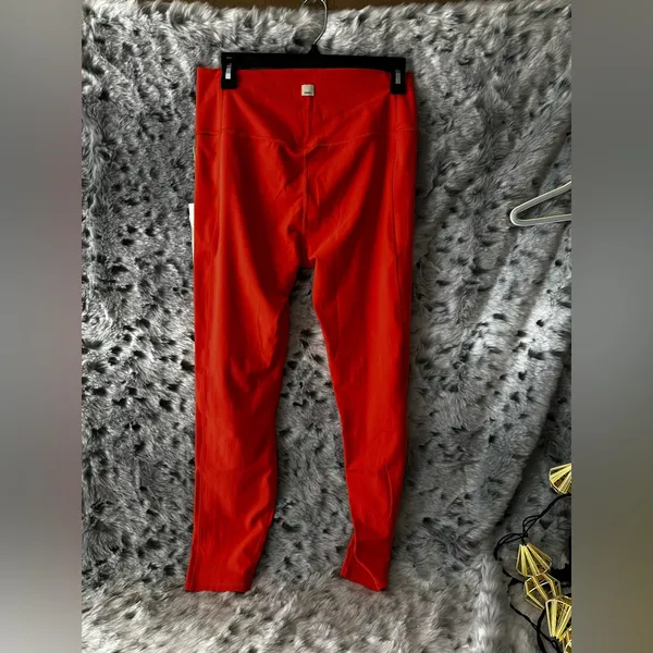 1038. Vuori pocket studio Leggings sz xl nwt - Image 5
