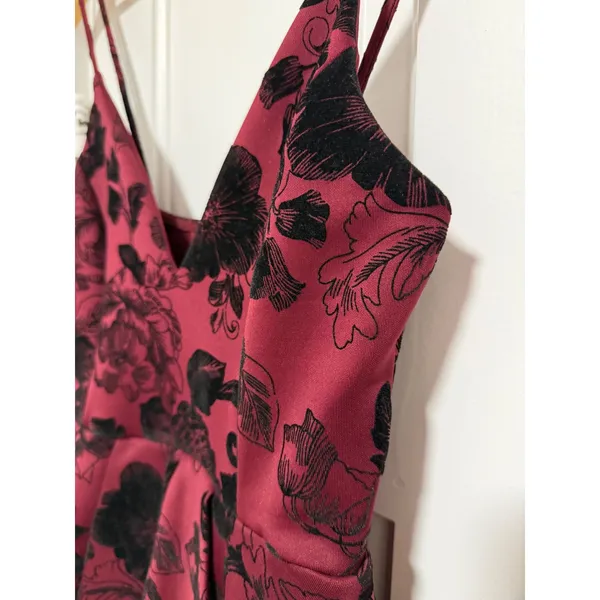 Forever 21 Burgundy Burnout velvet Flocked Floral V-Neck Draped Skort Romper M - Image 5