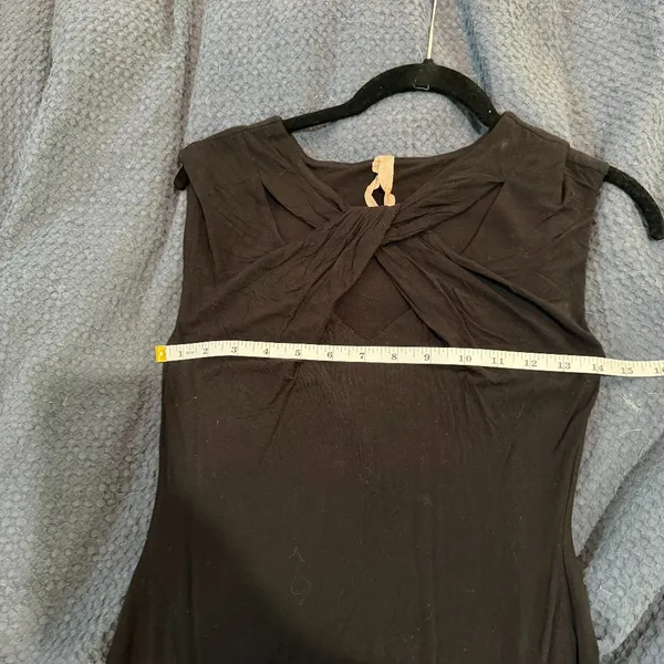 Anthropologie PILCRO Twist Front Cut Out Black Knit Top Size Small - Image 7