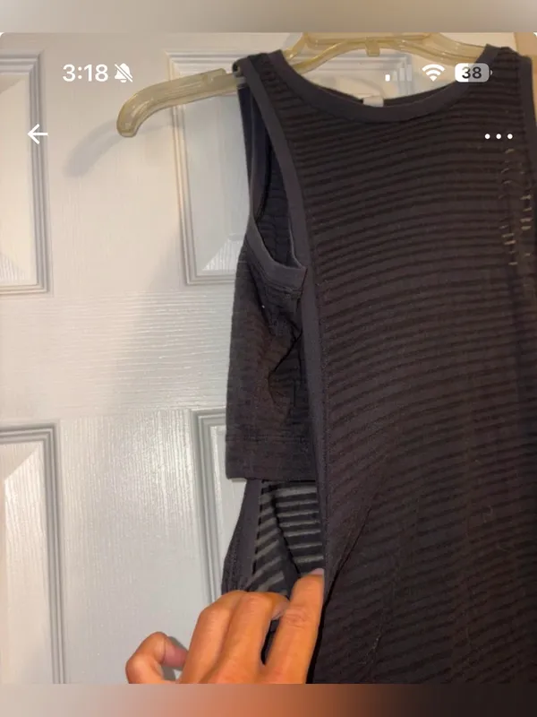 Lululemon Black Women's workout Sleeveless Tank Top - Image 5