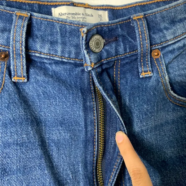 Abercrombie 26/2 Curve Love 90s Straight Ultra High Rise Jeans - Image 2