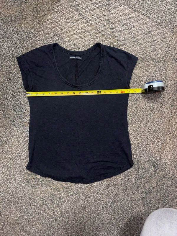 Abercrombie & Fitch Women's Navy Round Neck Casual Short Sleeve Tee Top Size Small. EUC. Smoke free home. - Image 3