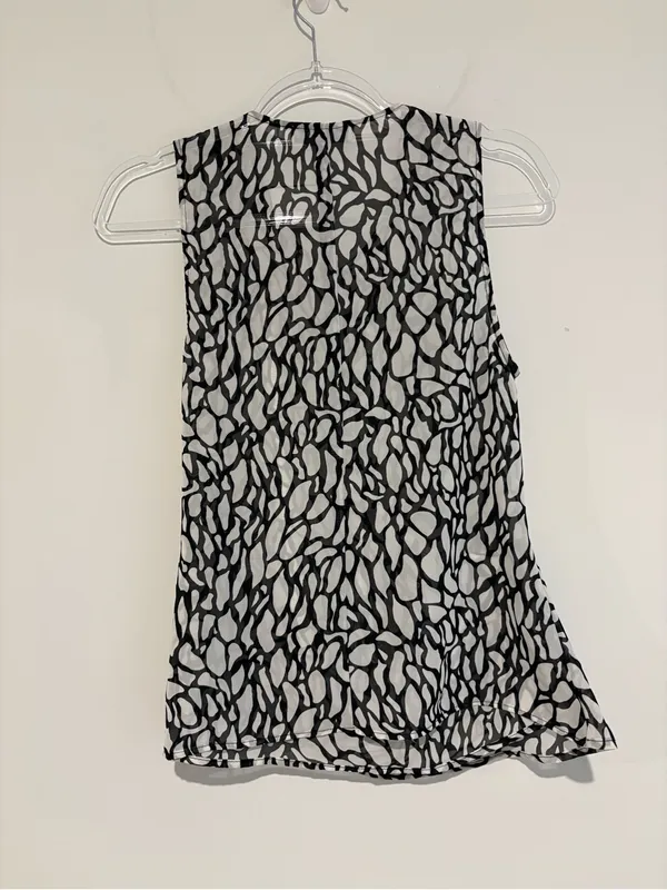 WAYF‎ Nordstrom Rack Sleeveless Black & White Printed faux Wrap-Front Top small - Image 2