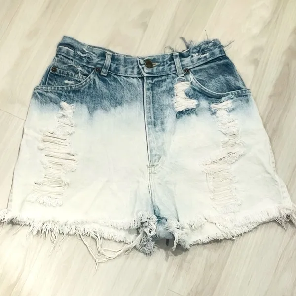 Chic Ombre dip dye ripped blue white denim jean shorts size 2 frayed hem - Image 2