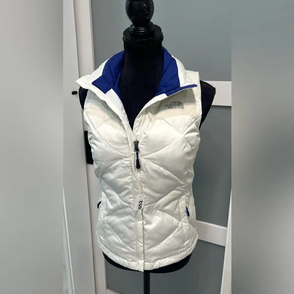 THE NORTH FACE PUFFER VEST 🌷🌷 - Image 4