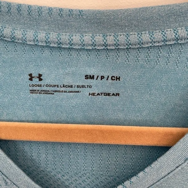 Under armor heat gear top loose size small - Image 2