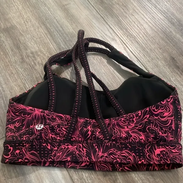 Lululemon sports bra size 4 - Image 5