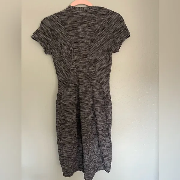 Lululemon & go Where To Dress Short Sleeve Sz 4 Heathered Black - Image 2
