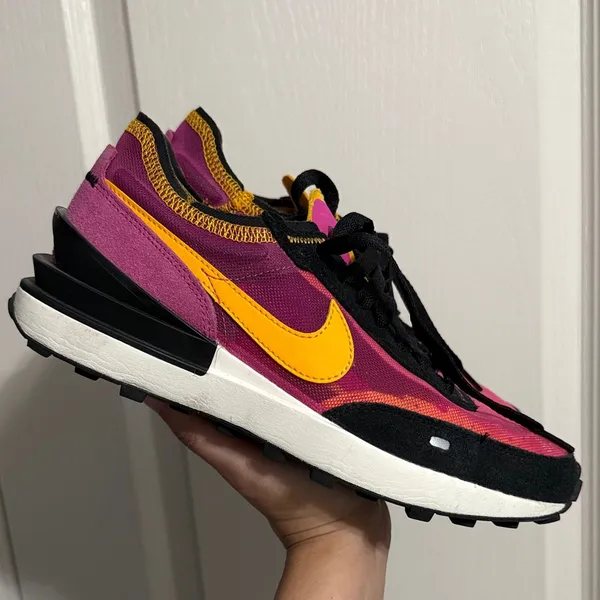 Nike Waffle One Athleisure Sneakers Fuchsia University Gold Streetwear - Image 3