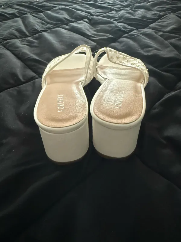 {FOREVER 21} White Daisy Embroidered Block Heel Slide Sandals - Image 4
