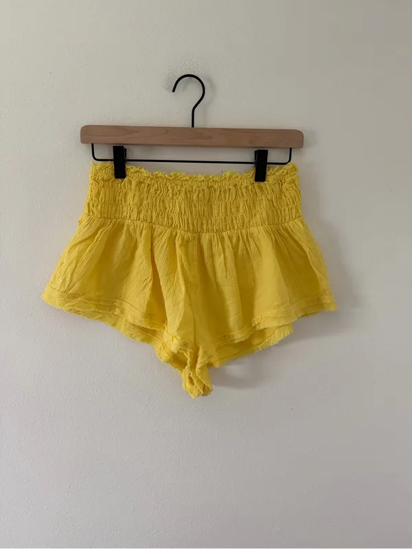 Anthropologie Smocked Gauze Dainty Yellow 100% cotton Micro Lounge Shorts medium - Image 3