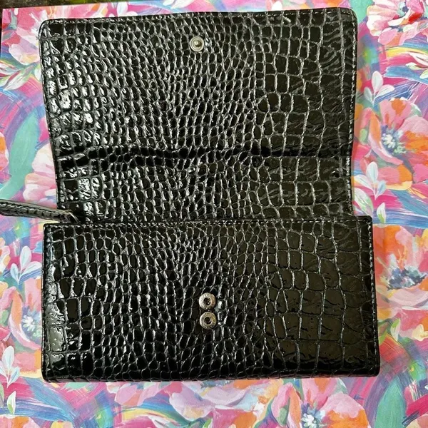 Kenneth Cole Reaction black patent leather wallet - Image 4