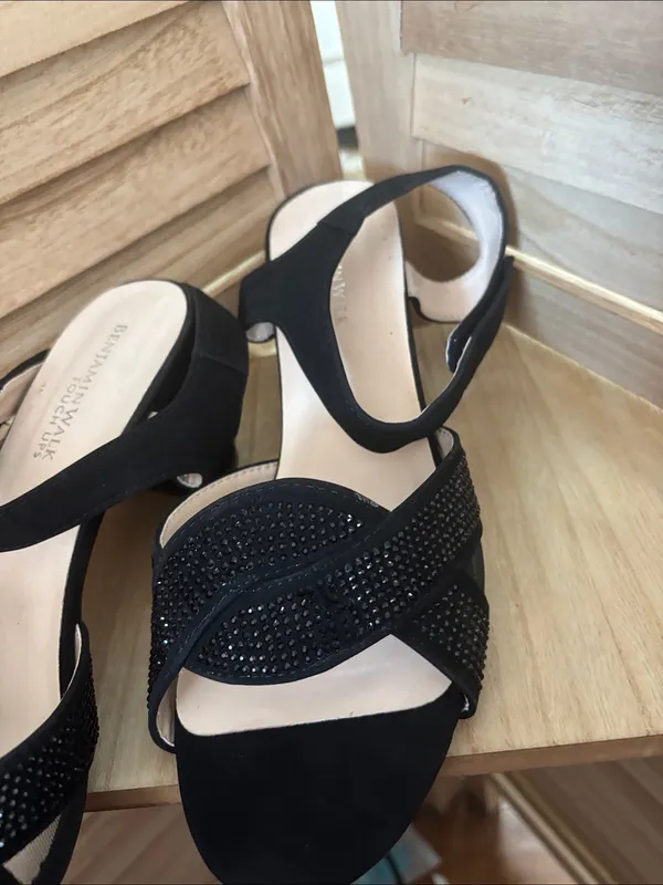 Benjamin Walk Black Crisscross Dressy Sandals 8W - Image 2